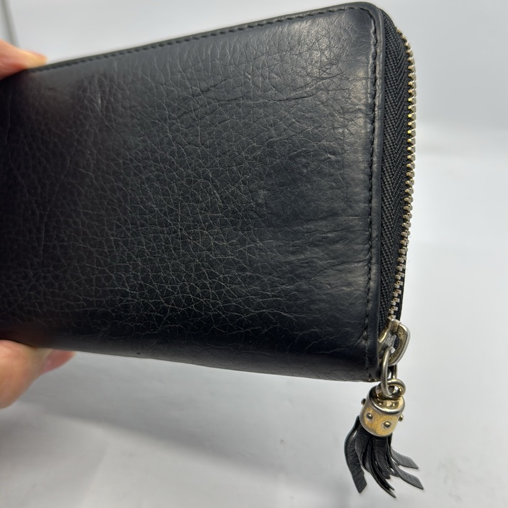 Gucci Pebbled Calfskin Soho Zip around Black Leather Wallet with Tassel 21341 - Picture 9 of 10
